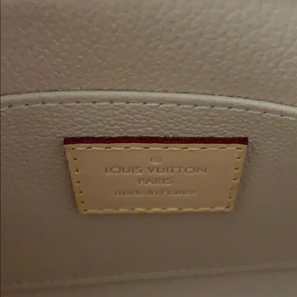 Louis Vuitton Cosmetic Pouch - Picture 5 of 6